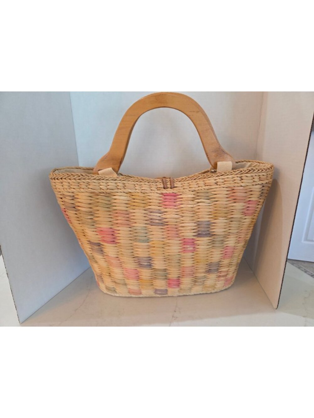 VTG Rare Woven Straw Basket Bag Hand Crafted Wooden Handles Boho Pastel Mix - Picture 4 of 11